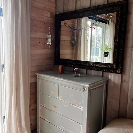 Homestay Charming Sunlit Hideaway With Ocean View Viggja