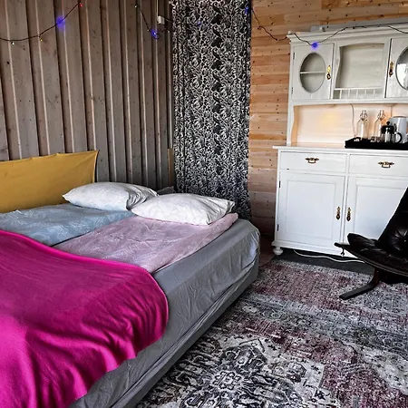 Charming Sunlit Hideaway With Ocean View Viggja