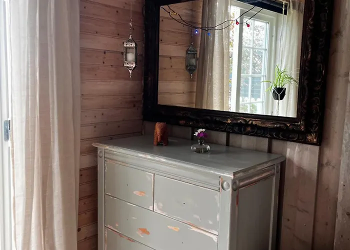Homestay Charming Sunlit Hideaway With Ocean View Viggja